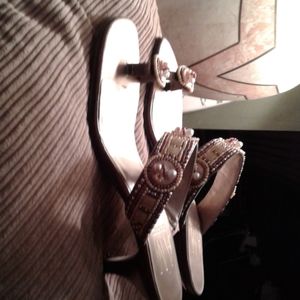 Ann Marino metallic gold/bronze dress sandal